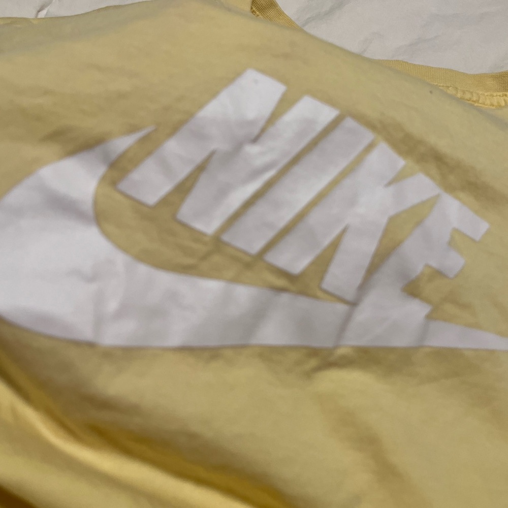 Nike Women's Butter Yellow Relaxed Fit Short Sleeve Crop Top Size XLarge - Picture 2 of 7